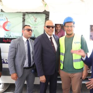 وزير العمل ومحافظ مرسى مطروح يتفقدان قوافل طبية